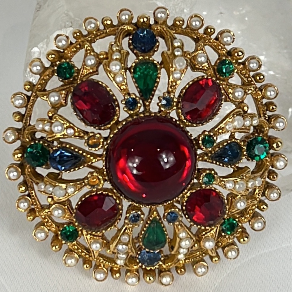Capri Signed Round Vintage Glass Cabochon Crystals Pearl Gold Tone Metal Brooch